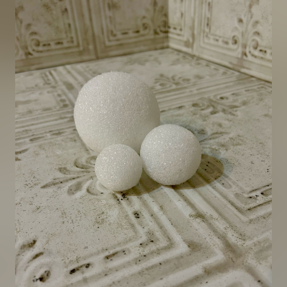 Lot of 20 Styrofoam Craft Balls